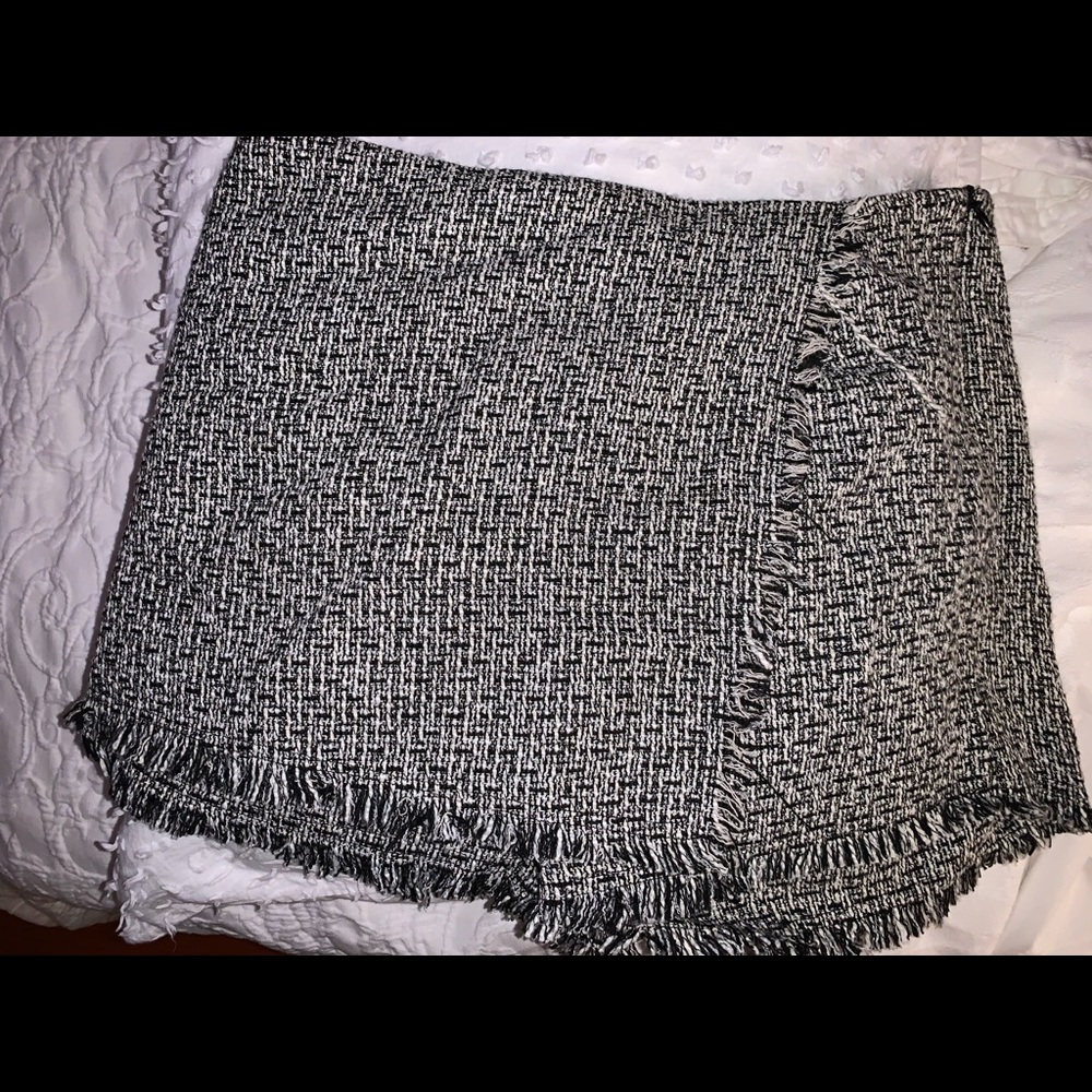 Black and White skort